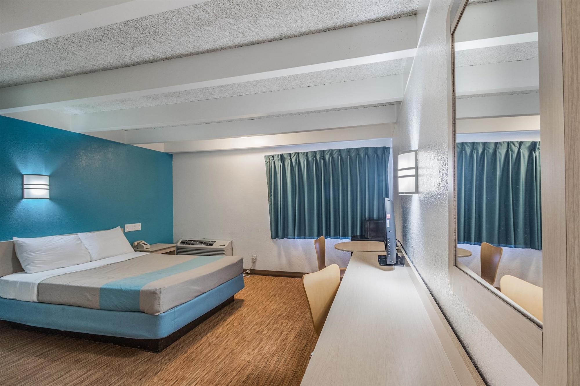 6-kokomo, In Hotel 2*