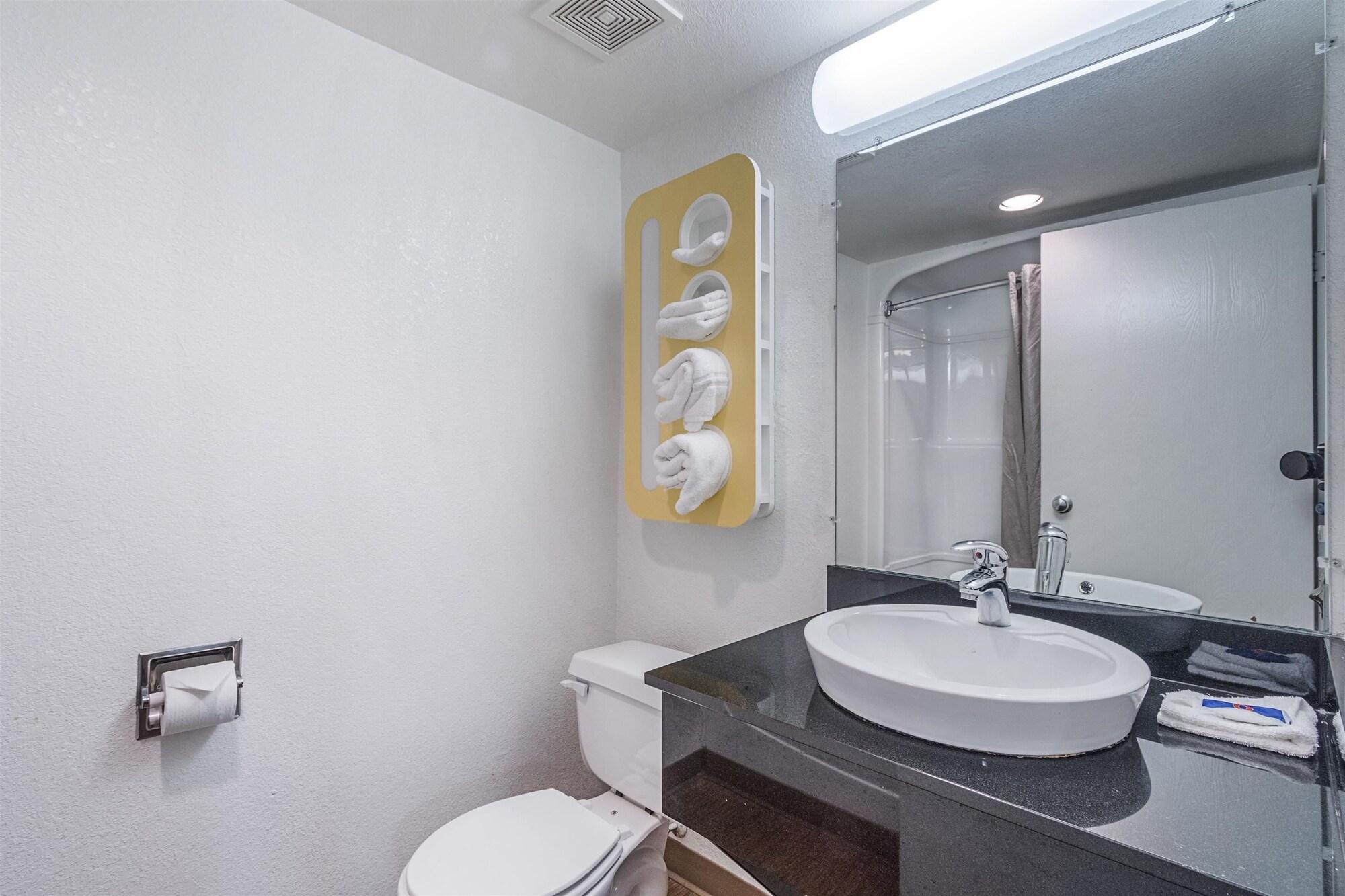 6-kokomo, In Hotel 2*