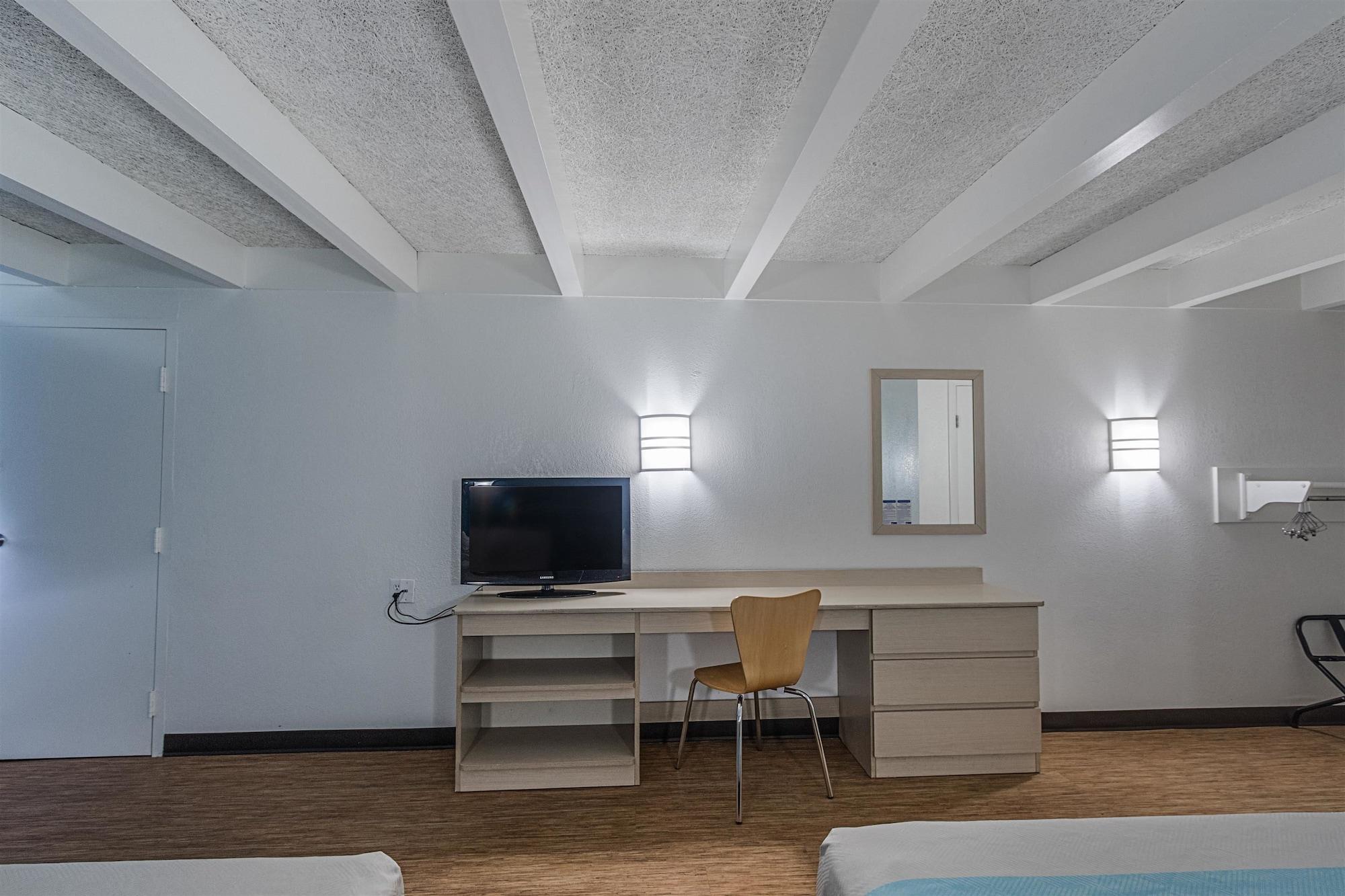 6-kokomo, In Hotel 2*