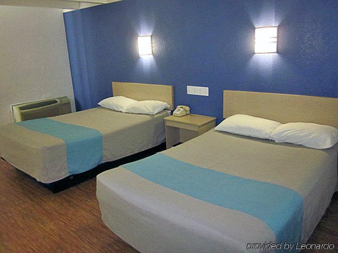 6-kokomo, In Hotel 2*